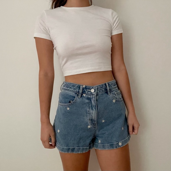 Pacsun Daisy Mom Shorts - Picture 1 of 3